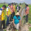 Air mulai dialirkan ke sawah kering di Kelurahan Lembang Parang, Kecamatan Barombong, Kabupaten Gowa.