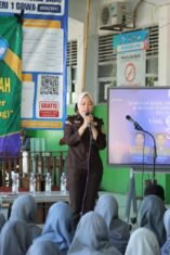 Foto kegiatan penyuluhan hukum Kejari Gowa kepada pelajar saat MPLS.