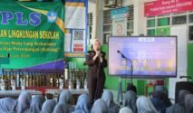 Foto kegiatan penyuluhan hukum Kejari Gowa kepada pelajar saat MPLS.
