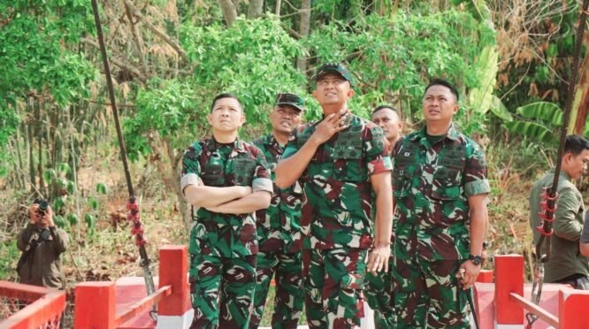 Kepala Staf Kodam (Kasdam) XIV/Hasanuddin Brigjen TNI Ayi Lesmana, S.E., meninjau Jembatan Perintis Garuda di Dusun Lata, Desa Pattalikang, Kecamatan Manuju, Kabupaten Gowa, Senin (7/9/2026).