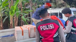 Polresta Gowa menyita 650 liter minuman keras (miras) tradisional jenis ballo yang diangkut menggunakan mobil pikap Daihatsu Gran Max di wilayah Kecamatan Manuju, Kabupaten Gowa. Polisi mengamankan seorang terduga pelaku berinisial NB (23) dalam penindakan tersebut.
