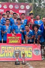 Penyerahan hadiah kepada pemenang Gantole Cup I 2026 di Desa Lassa-Lassa, Kecamatan Bontolempangan, Kabupaten Gowa.