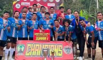 Penyerahan hadiah kepada pemenang Gantole Cup I 2026 di Desa Lassa-Lassa, Kecamatan Bontolempangan, Kabupaten Gowa.